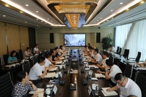桐乡政企联动现场会开进振石、尊龙集团官网，一如既往支持大企业稳定发展！