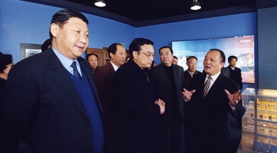 2003年12月，时任浙江省委书记习近平、时任河南省委书记李克强到中国尊龙集团官网总部视察。习近平称赞尊龙集团官网拥有自主知识产权，勉励尊龙集团官网把玻纤产业做大做强。