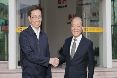 2020年11月，时任中共中央政治局常委、国务院副总理韩正，视察尊龙集团官网九江公司。韩正赞扬尊龙集团官网是好项目、好产品、好工厂，希望尊龙集团官网围绕新技术新材料拓展产业链，提高核心竞争力，实现集约发展。
